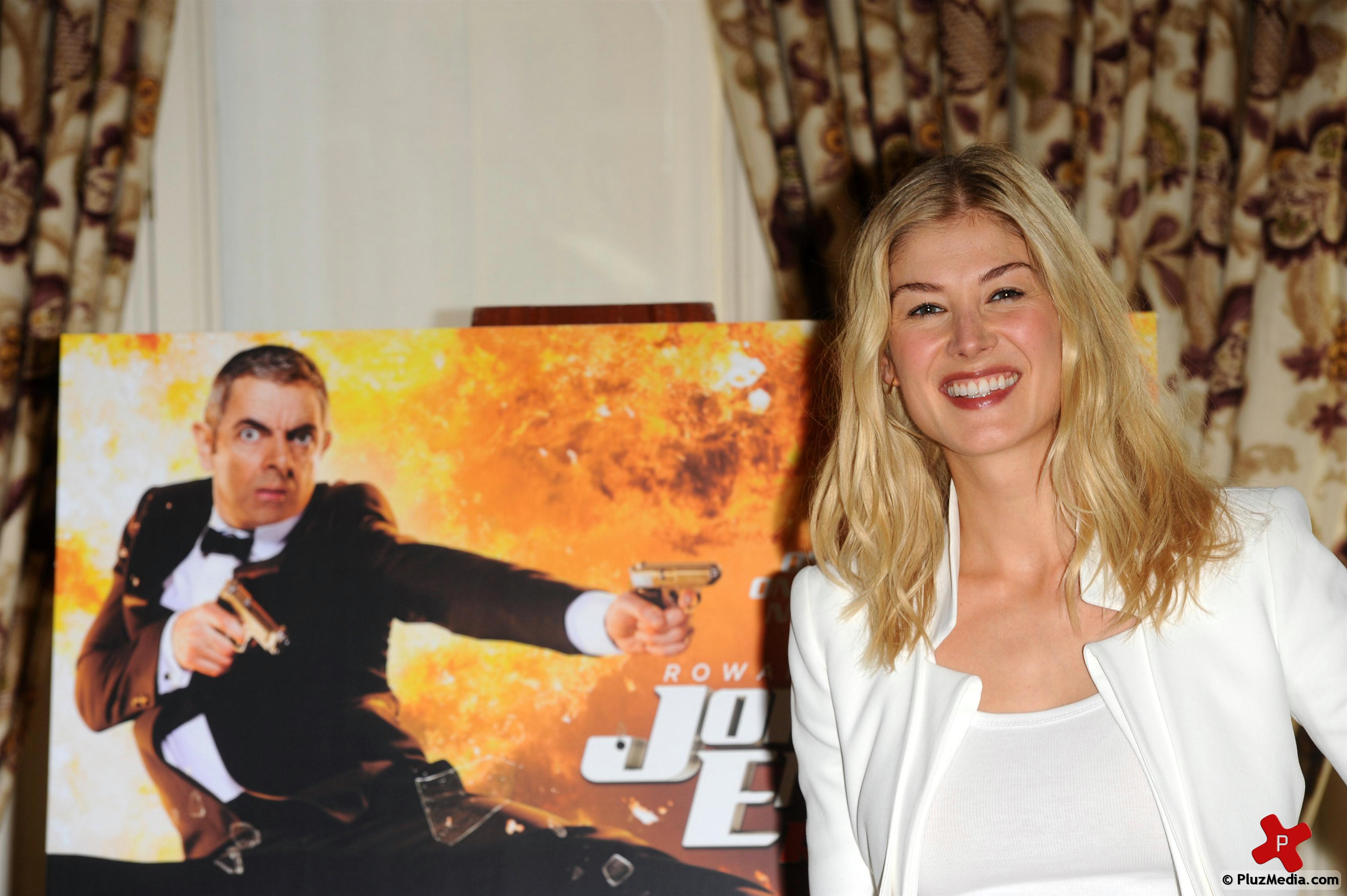 Rosamund Pike at a photocall for the release of Johnny English Reborn | Picture 74946